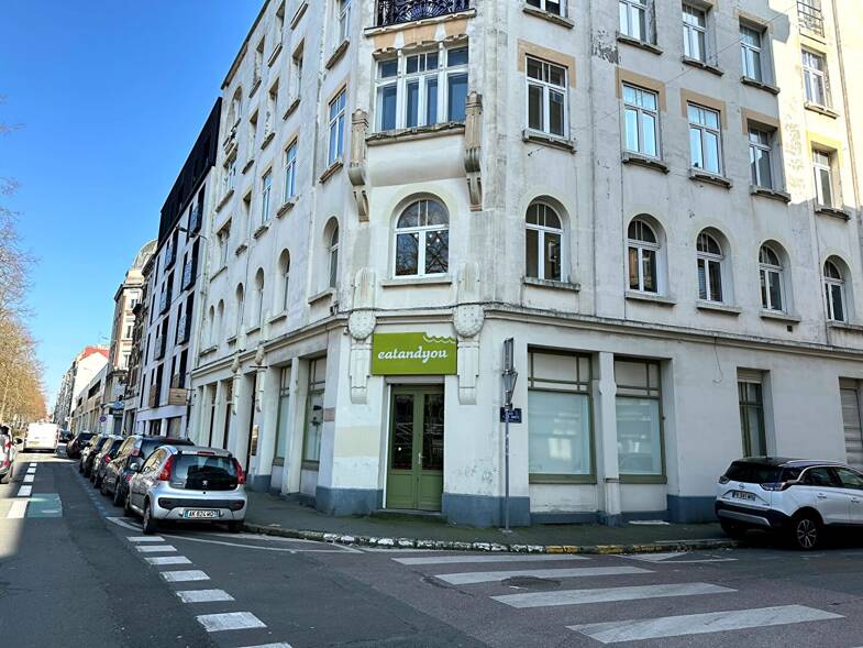 Local commercial à louer 2 400 € 105 m² de surface de vente La Madeleine 59110