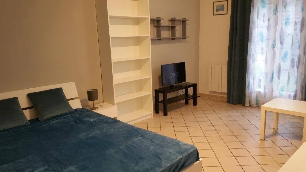 Appartement 1 pièce 33 m² · à Saint-Cyr-l'École · 33 m² · 890 €