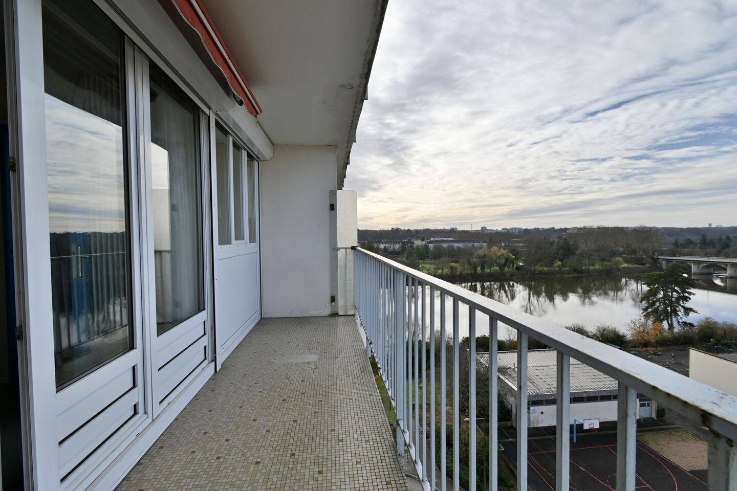 Appartement 5 pièces 95 m² · à Tours · 95,3 m² · 140 000 €