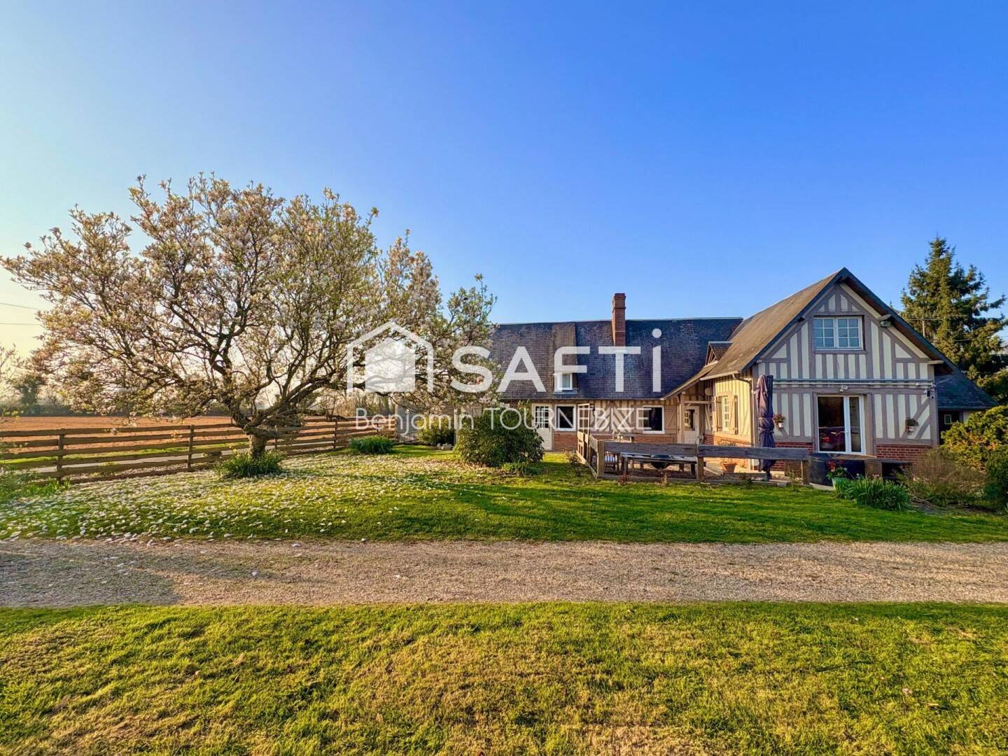 Maison 6 pièces 125 m² · à Lisieux · 125 m² · 385 000 €