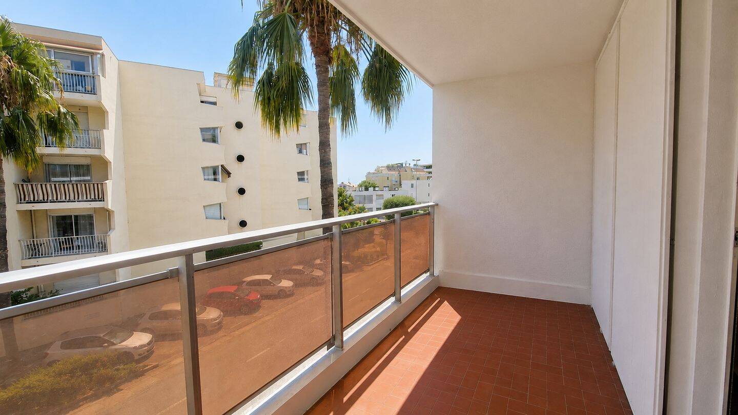 Appartement 1 pièce 30 m² · à Saint-Laurent-du-Var · 30,1 m² · 149 000 €