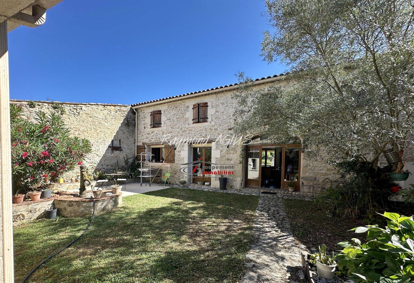 Maison 11 pièces 265 m² · à Saint-Méard-de-Gurçon · 265 m² · 495 000 €