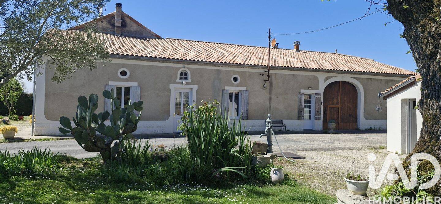 Maison 8 pièces 278 m² · à Vélines · 278 m² · 294 000 €