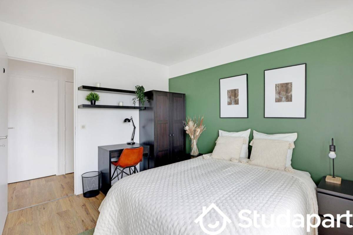 1 pièce 10 m² · à Courbevoie · 10 m² · 700 €/mois