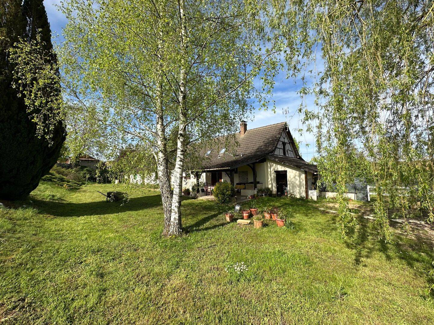 Maison 8 pièces 164 m² · à L'Abergement-Sainte-Colombe · 164 m² · 350 000 €