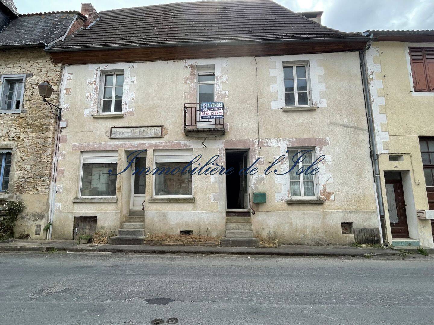 Maison 6 pièces 168 m² · à Mialet · 168 m² · 65 000 €