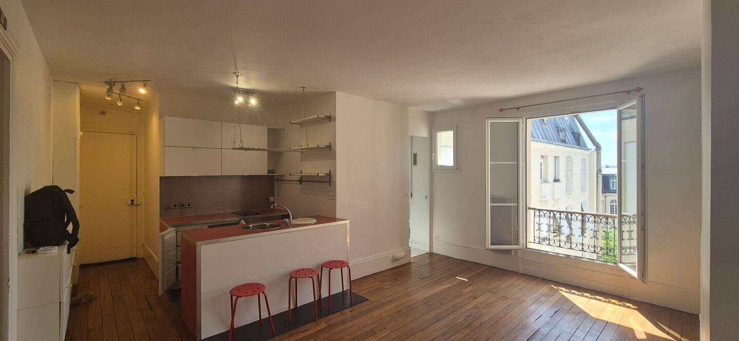 Appartement 2 pièces 42 m² · à Paris 10ème Arrondissement · 42 m² · 1 347 €