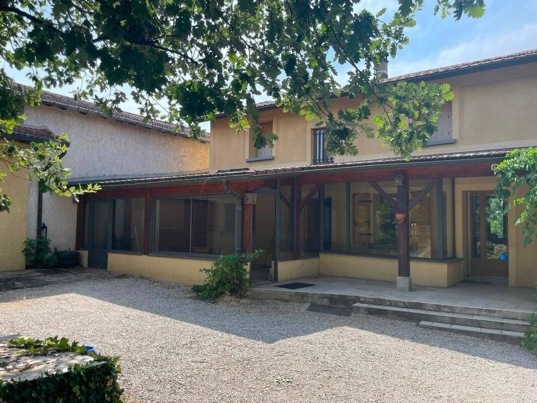 Maison 4 pièces 122 m² · à Solaize · 121,6 m² · 1 990 €