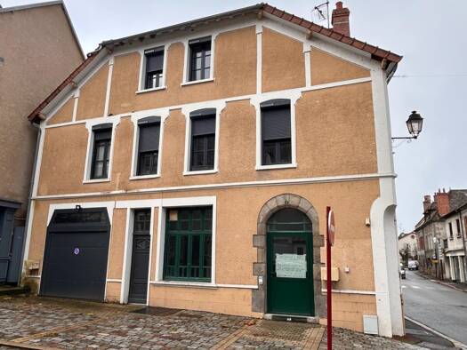 Immeuble à vendre 157 000 € 150 m² Ahun 23150
