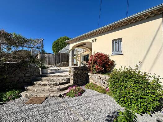 Maison de plain-pied à vendre 440 000 € 7 pièces 4 chambres 146,5 m² 4 205 m² de terrain Les Vans 07140