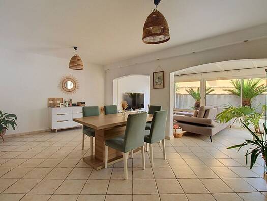 Maison à vendre 399 000 € 5 pièces 4 chambres 100 m² 310 m² de terrain Avenue de Marseille-Liourat Vitrolles 13127