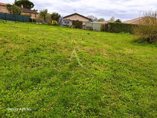 Terrain constructible viabilisé à vendre 162 000 € 1 000 m² de terrain Casse Martin L'Isle-Jourdain 32600