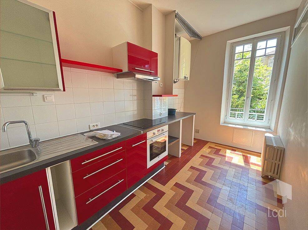 Appartement 3 pièces 94 m² · à Montélimar · 94 m² · 850 €