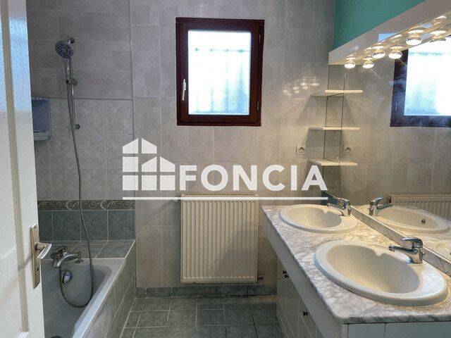 Maison 6 pièces 123 m² · à Biard · 123,1 m² · 1 100 €