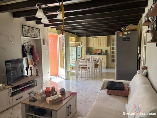 Maison à vendre 131 650 € 3 pièces 2 chambres 70 m² 480 m² de terrain Sud Est Mayenne 53100