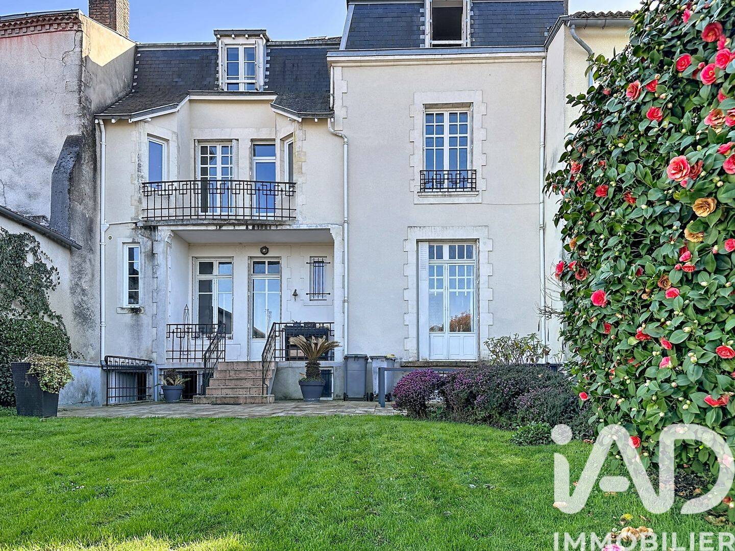 Maison 11 pièces 269 m² · à Parthenay · 269 m² · 374 400 €