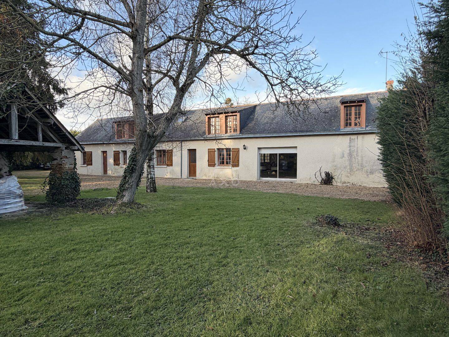 Maison 8 pièces 212 m² · à Le Lion-d'Angers · 212 m² · 355 000 €