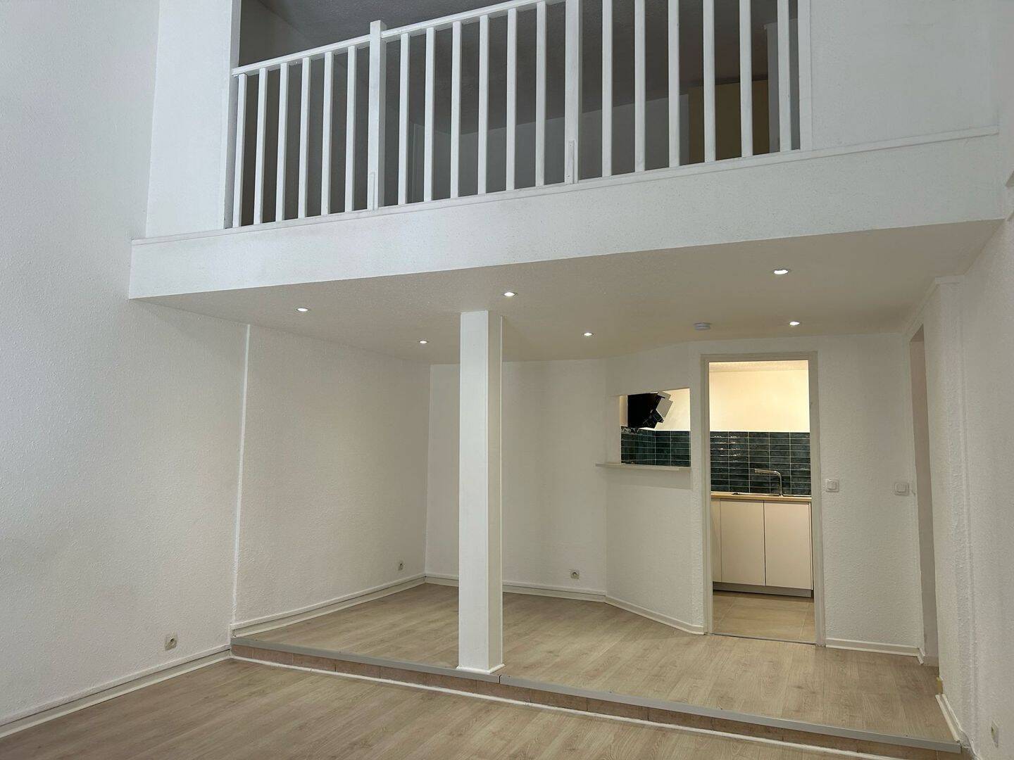 Appartement 4 pièces 103 m² · à Marseille 6ème Arrondissement · 102,7 m² · 1 150 €