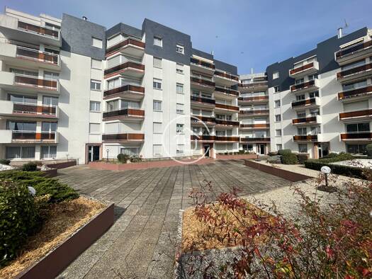 Appartement à vendre 144 900 € 3 pièces 2 chambres 81 m² Étage 6/6 Gerard Yvon Vendôme 41100