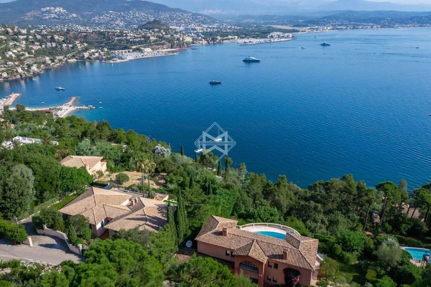 Maison 11 pièces 323 m² · à Théoule-sur-Mer · 322,8 m² · 4 990 000 €