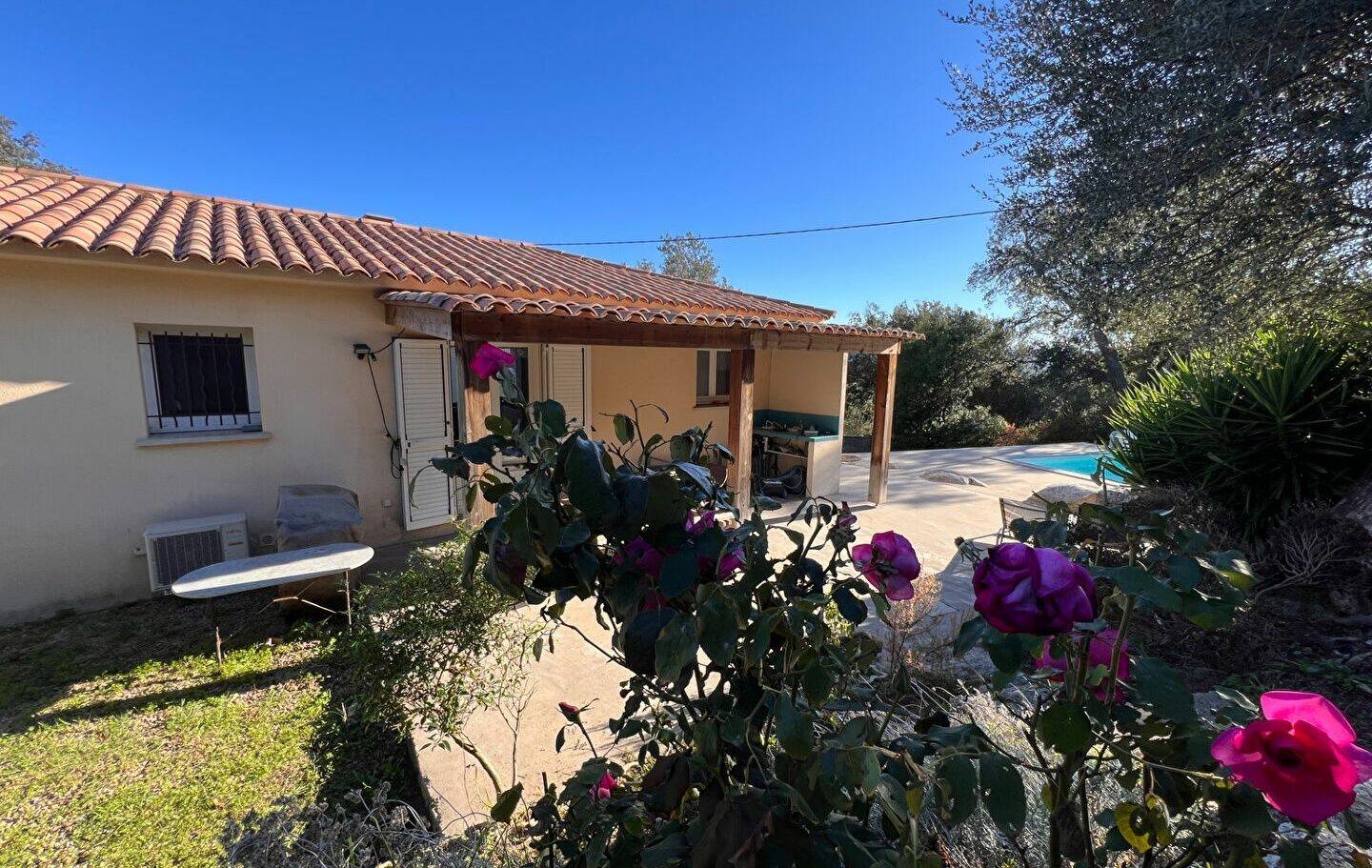 Maison 3 pièces 85 m² · à Porto-Vecchio · 85 m² · 1 300 €/mois