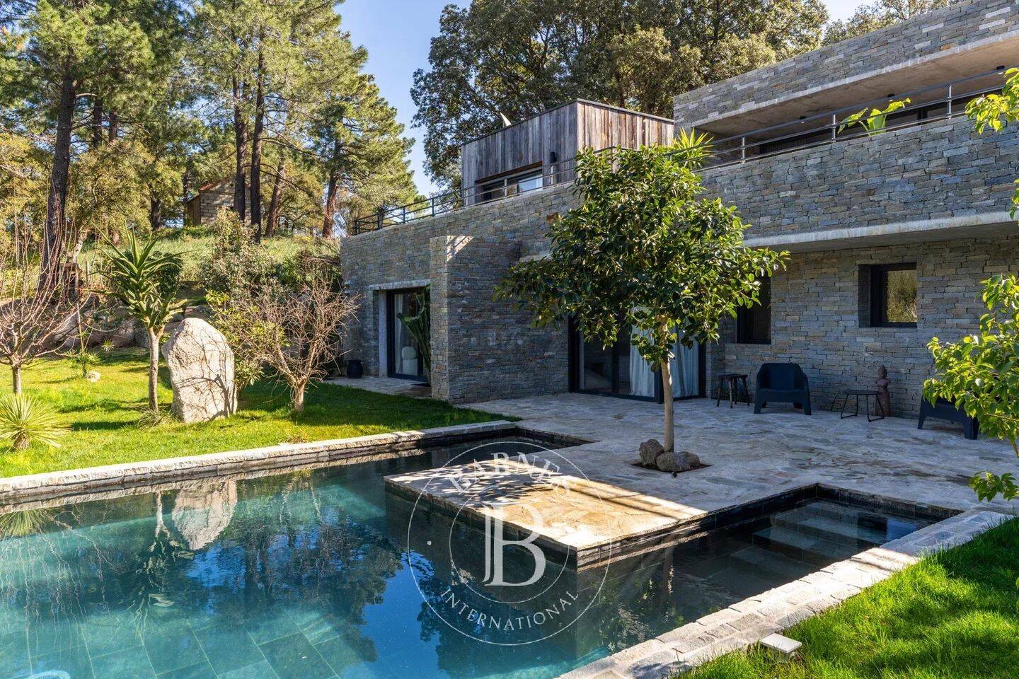 Maison 6 pièces 250 m² · à Lecci · 250 m² · 2 200 000 €