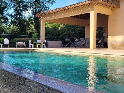Villa à vendre 695 000 € 6 pièces 4 chambres 192 m² 4 000 m² de terrain Cotignac 83570