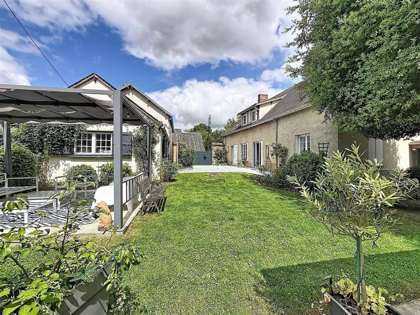 Maison 8 pièces 165 m² · à Épernon · 165 m² · 333 000 €