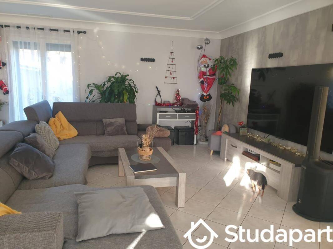 1 pièce 12 m² · à Villelaure · 12 m² · 300 €/mois