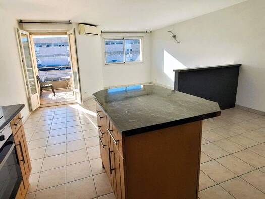 Appartement à vendre 205 000 € 2 pièces 1 chambre 59,9 m² 3ème étage Salon-de-Provence 13300