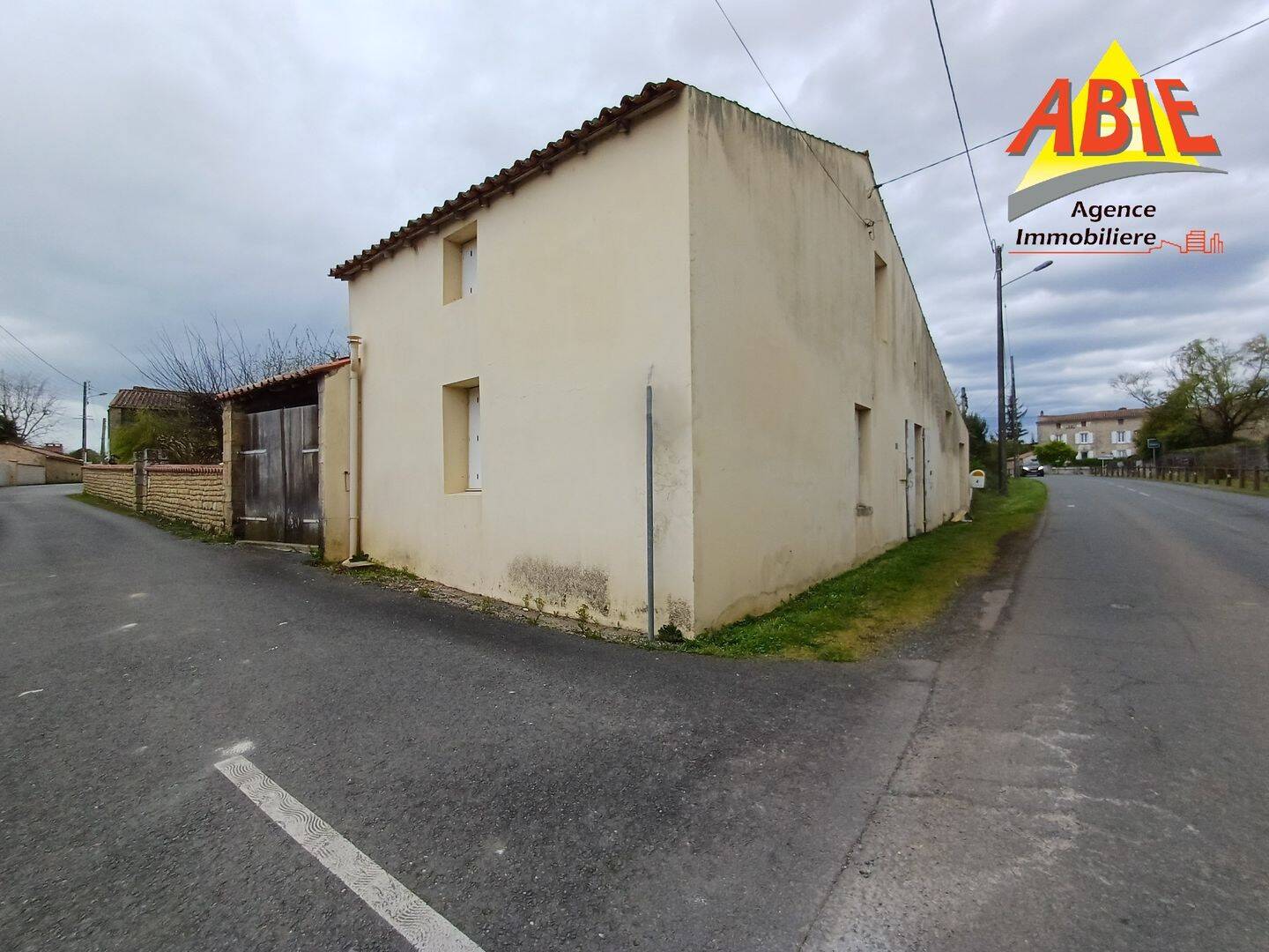 Maison 4 pièces 107 m² · à Saint-Hilaire-des-Loges · 107 m² · 65 000 €