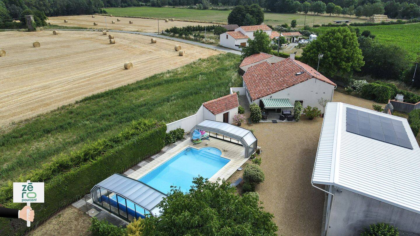 Maison 8 pièces 195 m² · à Nalliers · 195 m² · 378 900 €