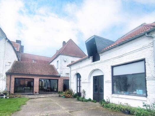 Maison à vendre 228 900 € 10 pièces 6 chambres 320 m² 1 265 m² de terrain Sud Ouest Aire-sur-la-Lys 62120