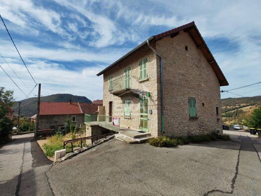 Maison à vendre - Première occupation 180 000 € 5 pièces 3 chambres 86,86 m² 512 m² de terrain Serrières-de-Briord 01470
