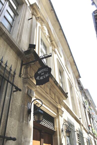 Hôtel particulier à vendre 2 300 000 € 22 pièces 16 chambres 836,7 m² Zone Pietonne Avignon 84000