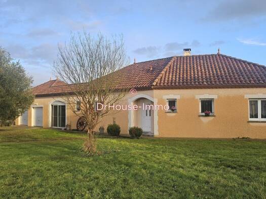 Maison de plain-pied à vendre 255 000 € 4 pièces 3 chambres 100 m² 2 300 m² de terrain Astis 64450