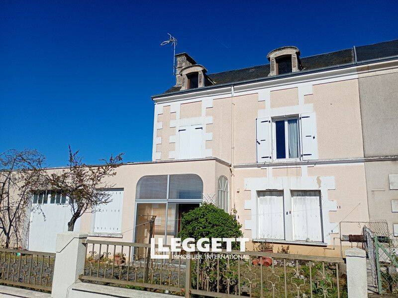 Maison 5 pièces 160 m² · à Lathus-Saint-Rémy · 160 m² · 82 500 €