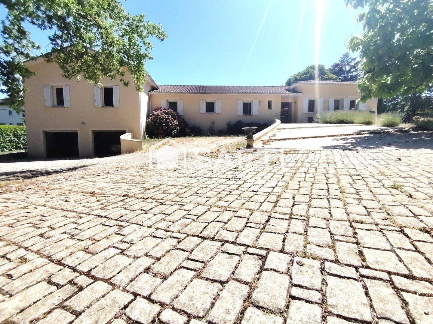 Maison 7 pièces 320 m² · à Terres-de-Haute-Charente · 320 m² · 507 000 €