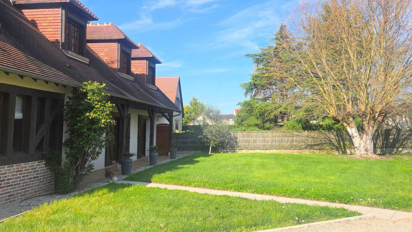 Maison 9 pièces 260 m² · à Romorantin-Lanthenay · 260 m² · 341 000 €
