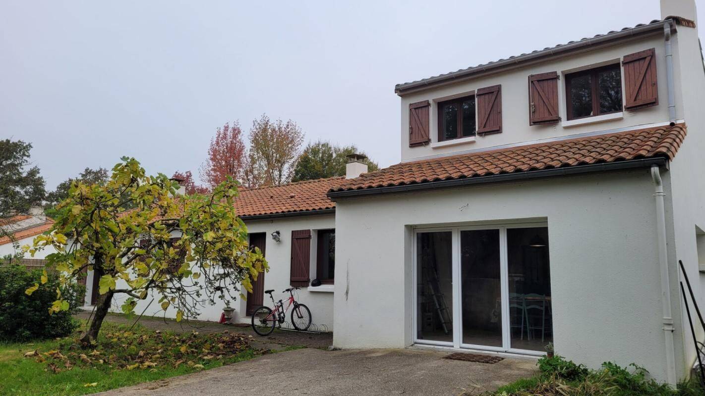 Maison 12 pièces 254 m² · à Château-Thébaud · 254 m² · 399 841 €