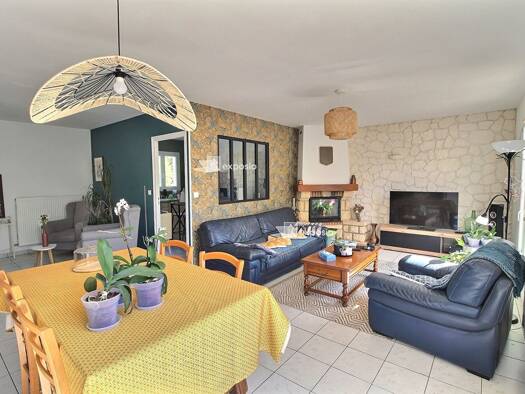 Maison de plain-pied à vendre 195 000 € 5 pièces 4 chambres 122 m² 1 395 m² de terrain Amuré 79210