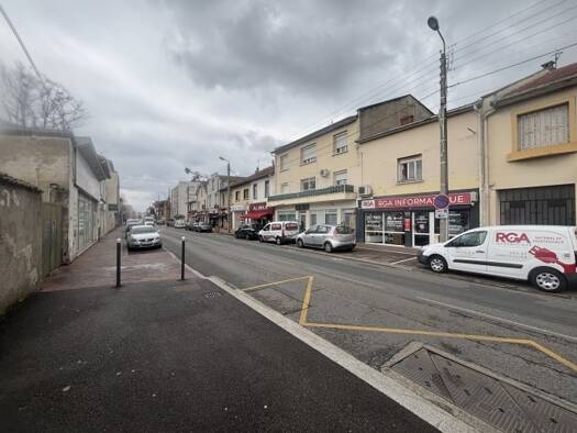 Boutique avec bail commercial 1 716 € 100 m² de surface de vente Cornavent Décines-Charpieu 69150