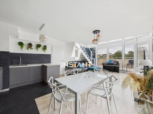 Duplex à vendre 398 000 € 5 pièces 4 chambres 98,2 m² Étage 3/4 Faisanderie Bas-Gare Villeneuve-le-Roi 94290