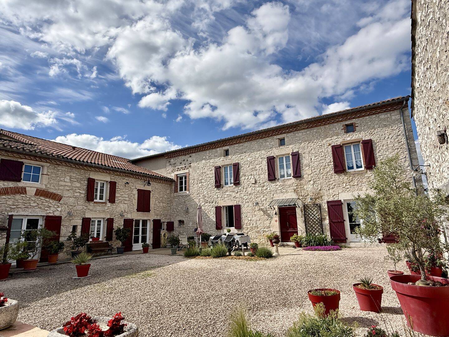 Maison 5 pièces 238 m² · à Taïx · 238 m² · 580 000 €