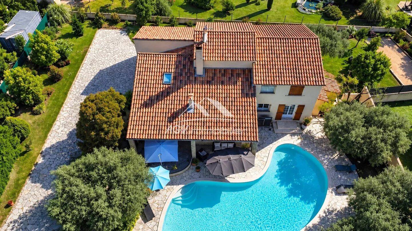 Maison 8 pièces 203 m² · à Saint-Privat-des-Vieux · 202,8 m² · 480 000 €