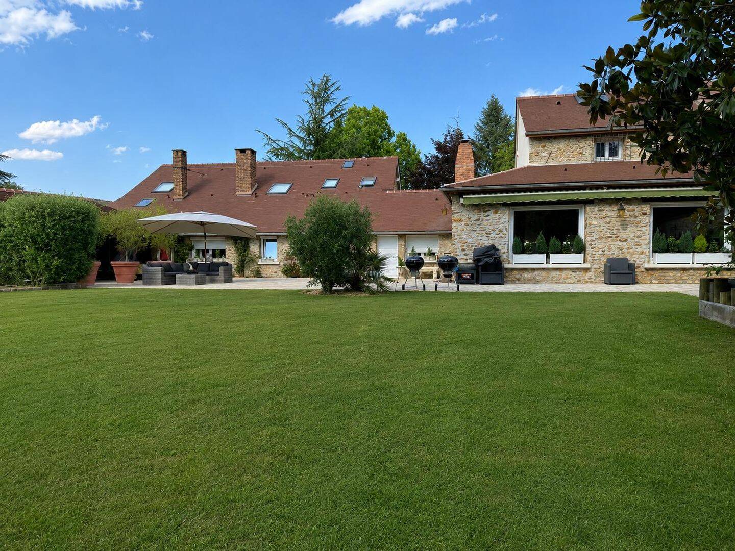 Maison 11 pièces 300 m² · à Évry-Grégy-sur-Yerre · 300 m² · 965 000 €