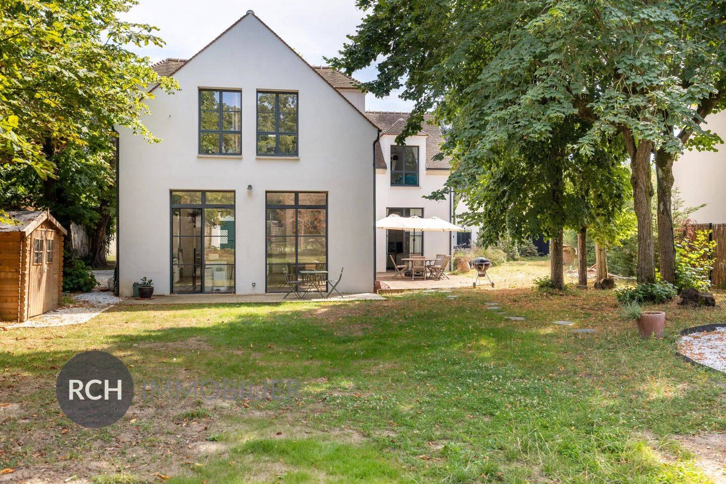 Maison 8 pièces 370 m² · à Montfort-l'Amaury · 370,2 m² · 3 500 €/mois