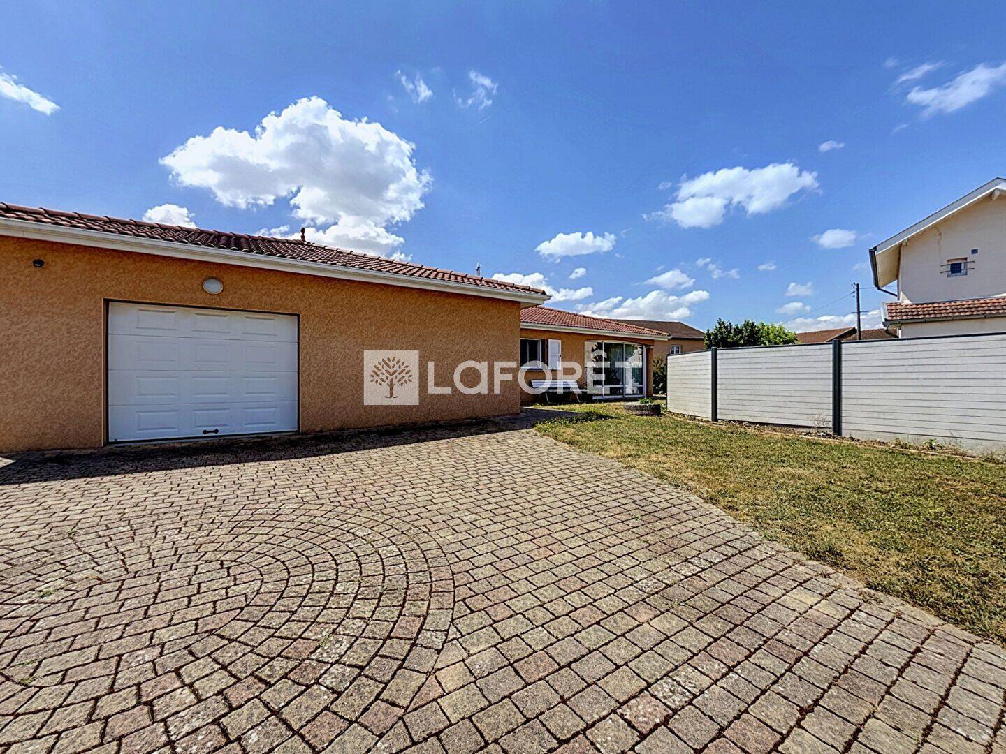 Maison 4 pièces 112 m² · à Saint-Denis-lès-Bourg · 111,6 m² · 1 100 €