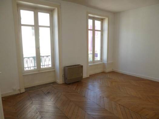 Appartement à louer 365 € 2 pièces 1 chambre 57,8 m² 2ème étage Centre Tarare 69170