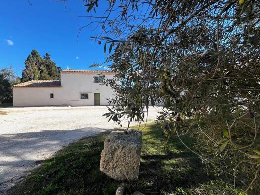 Maison à louer 2 270 € 4 pièces 3 chambres 143 m² Camargue Nord Arles 13200